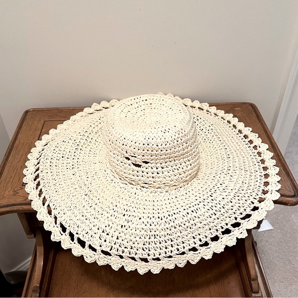 NWT. Fantastic Sun Hat. Ivory color main image 6